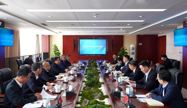 ���Ի������׳�����������������Ա������������ί��ί���������һ��