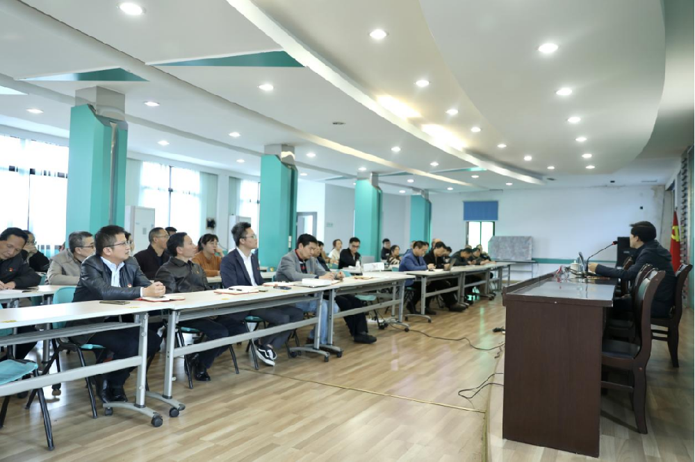 ���ľ���ѧ��ʷ ����ǰ��ǿ���ԣ���������:�����������ĵ�ÿһ����ҵ��֯��չר�⵳���˶�