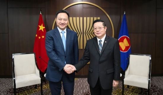 ���԰ݻᶫ�����鳤�߽��