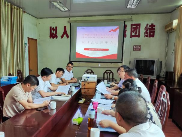 ��������:�����������ĵ�ÿһ����ҵʡ�����������ص㹫�ؼ���ҵ����Ŀͨ������