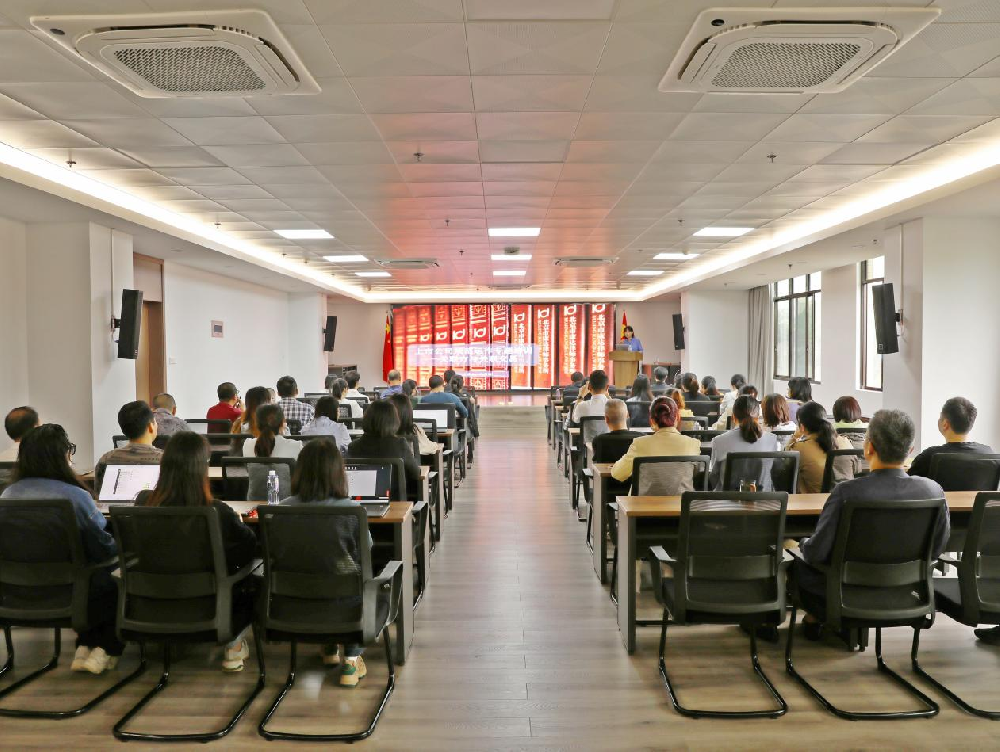 ��������:�����������ĵ�ÿһ����ҵ��֯��չ���й�˾�淶����ר����ѵ����